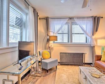 Beauty In The Black Hills: An Upscale Apt. In Lead - Lead - Living room
