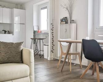 So Home Epinal - Belle-Rive - Épinal - Living room