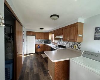 Woltring Waters Waterfront Home - Fond du Lac - Kitchen