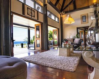 Maravu Paradise Villa - Savusavu - Living room