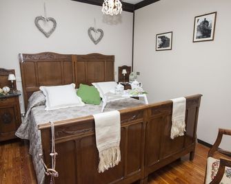 Cugi Bed and Breakfast - Cisterna d'Asti - Habitación