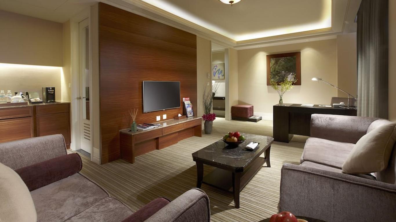 إيفر جرين ريزورت هوتل (جيوسي)