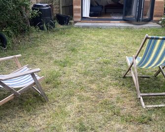 Luxury Garden Cabin near River Thames and Richmond Park - London - Patio
