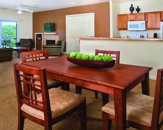 The heartland at Lake of the Ozarks! - Osage Beach - Dining room