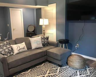 Cozy Space In Downtown Waynesboro Close To Parkway, Br Tunnel, 151 - Harrisonburg - Living room