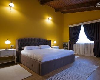 Casa Gaçe Hotel - Korça - Schlafzimmer
