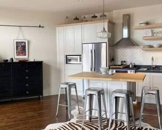 The Quarters | Suite 5 - Grafton - Cocina