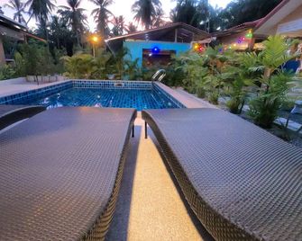 Bansabai pool villa guesthouse - Khanom - Πισίνα