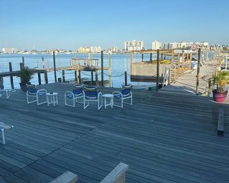 베어풋 베이 리조트 모텔 - 클리어워터 비치 - 발코니