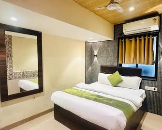 OYO 49867 Hotel Kalpana Residency - Mumbai - Bedroom