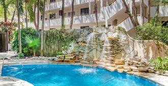 Comfort Inn Tampico - Tampico - Svømmebasseng