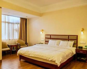 Royal Hotel - Yunfu - Habitación