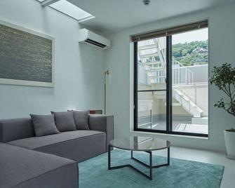 b local MitO Onomichi - Sauna & Scenic 3-Story Stay - Onomichi