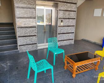Jaya Sri Rama Lodge - Bhadrāchalam - Patio