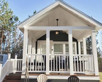 The Retreat: A Couple's Getaway! Away from it all & close to everything! - Walhalla - Building