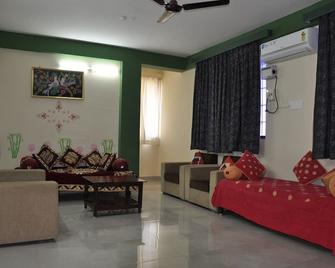 Best Located Serviced Apartments In Tirupati - Tirupati - Living room
