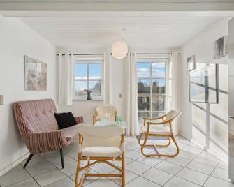 Gorgeous Home In Otterup With Kitchen - Otterup - Sala de estar