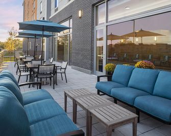 Homewood Suites by Hilton Boston Woburn - Woburn - Innenhof