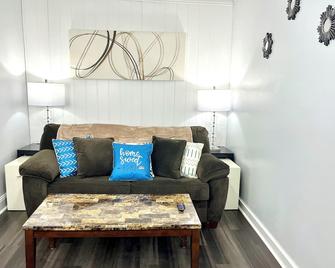 New Luxury Waterbury Stay - Waterbury - Sala de estar