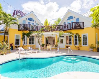 Shangri-La Boutique Bed & Breakfast - West Bay - Piscine