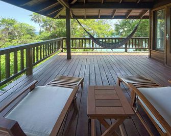 Media Luna Resort & Spa - Coxen Hole - Balcon