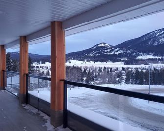 Gorgeous Family Home With Stunning Views - Crowsnest Pass - Balkon
