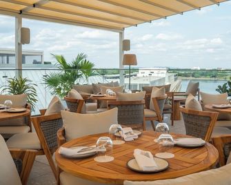Corner - Luxury Serviced Apartments - Montreal - Restaurante