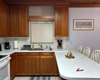 Located in the quiet neighborhood of Little Orchard in Marsh Harbour. 2bed 2bath - Marsh Harbour - Cuisine