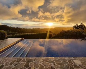 Hacienda Jaguar - by Pura Villas - Ojochal - Piscina