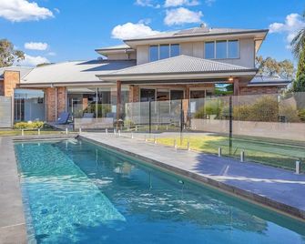 Blair Street - Luxury Home with Pool and Theatre - Moama - Pool