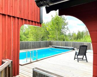 8 Person Holiday Home in Ulrika-by Traum - Rimforsa - Zwembad