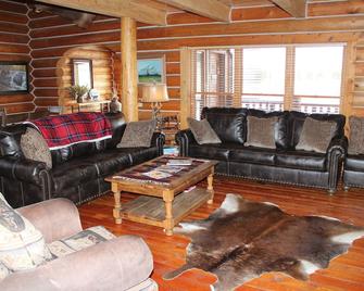 Bear Lodge cozy is a 3 bedroom cabin located @ Golf Course at Devil's Tower. - Hulett - Sala de estar