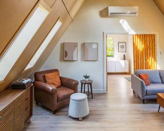A-Frame Cabin Near Ski Wentworth - Wallace - Living room