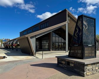 Coast Fort St John Hotel - Fort Saint John - Edificio