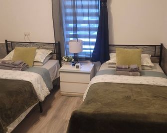 Downtown apartment next to highway netflix+wifi - Edmundston