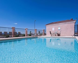 Holiday Inn Express & Suites Willcox By IHG - Віллкокс - Басейн