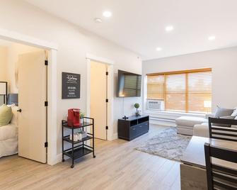 Updated 2 Bedroom Apartment - Great Falls - Living room