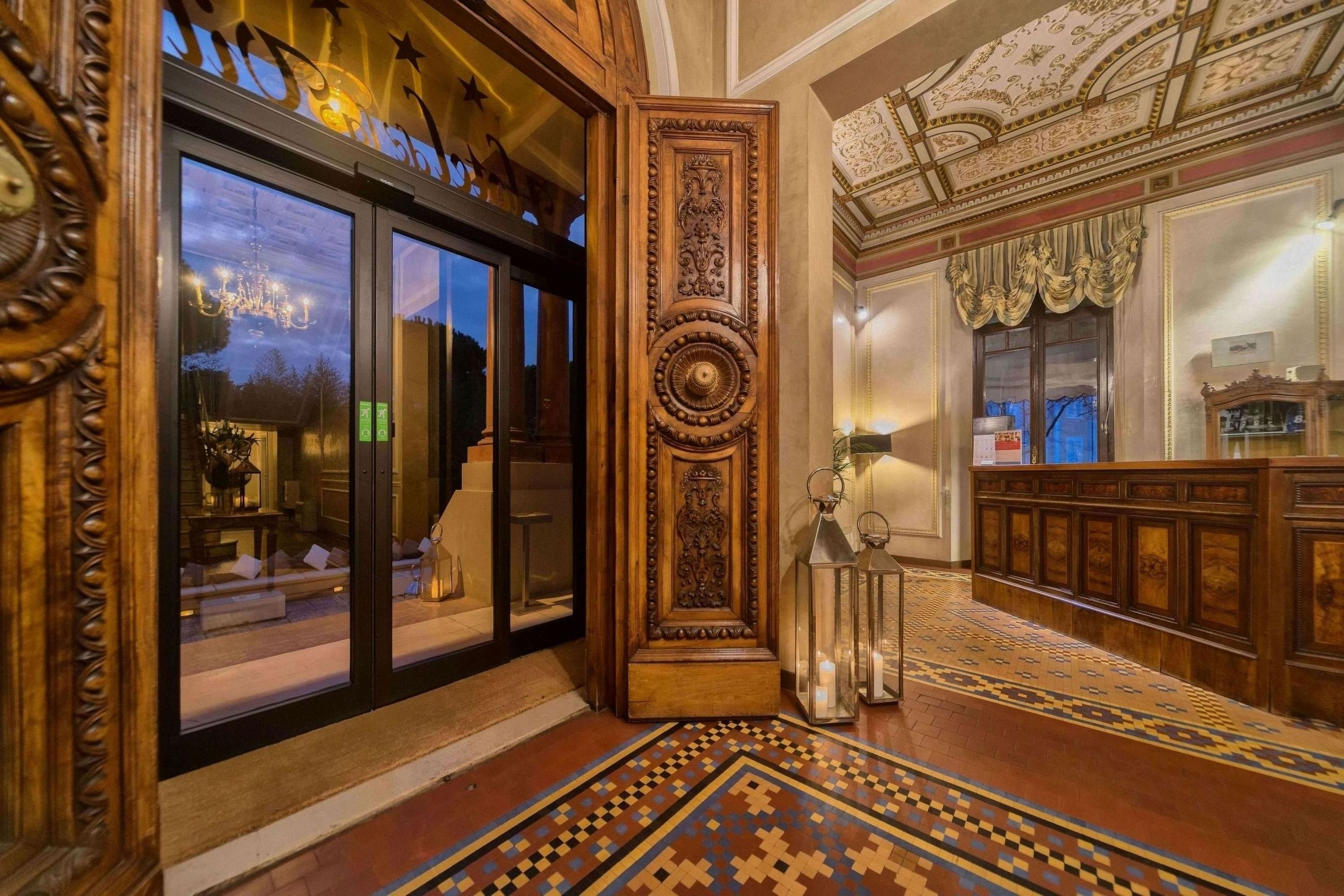 Hotel De la Ville - ריצ'ונה - לובי