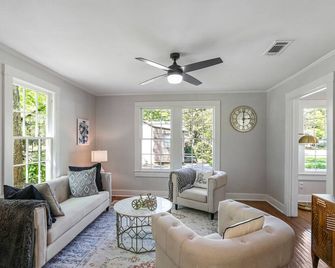 Cali-Style House in Mid-City Baton Rouge - Baton Rouge - Living room