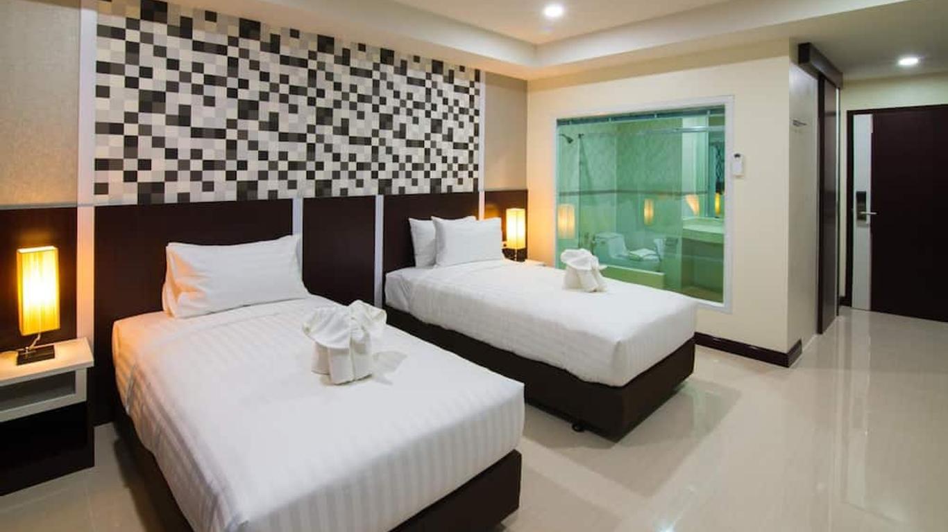 سوم أو هاوس هوتل