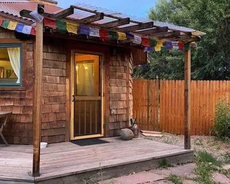 Kale's Cottage - King, Private, Romantic, Birders' Paradise - Paonia - Patio