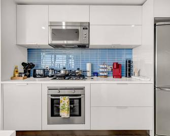 Central Luxury Apartment with Best City Views! - Vancouver - Küche