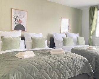 Comfortable & central 3-room-apartment in Hannover l Self-Check-in I Parking, Elevator & Balkony - Hannover - Bedroom