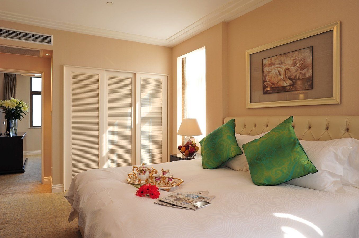 Broadway Mansions Hotel - Shanghai - Bedroom