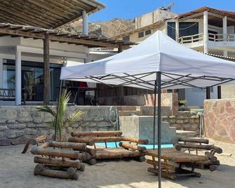 Spacious 4-bedroom house with WiFi, AC in welcoming Punta Sal - Punta Sal - Patio