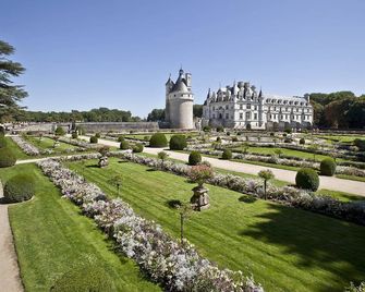 Logis Hôtel Restaurant Le Cheval Blanc - Chenonceaux