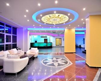 Ananas Hotel - אלניה - לובי