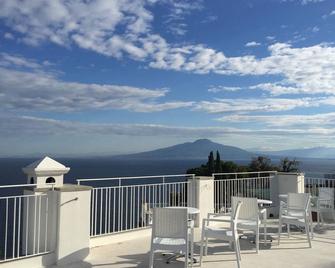 Boutique Hotel Helios - Sorrento - Balcony