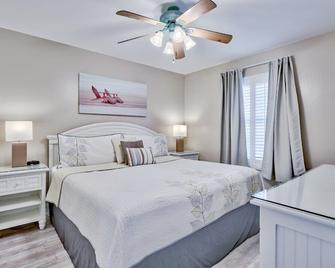 Resorts of Pelican Beach - Destin - Bedroom