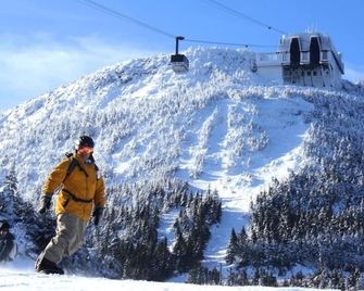 Tubing, Hiking and Jay Peak fun at the Cliff House - Montgomery